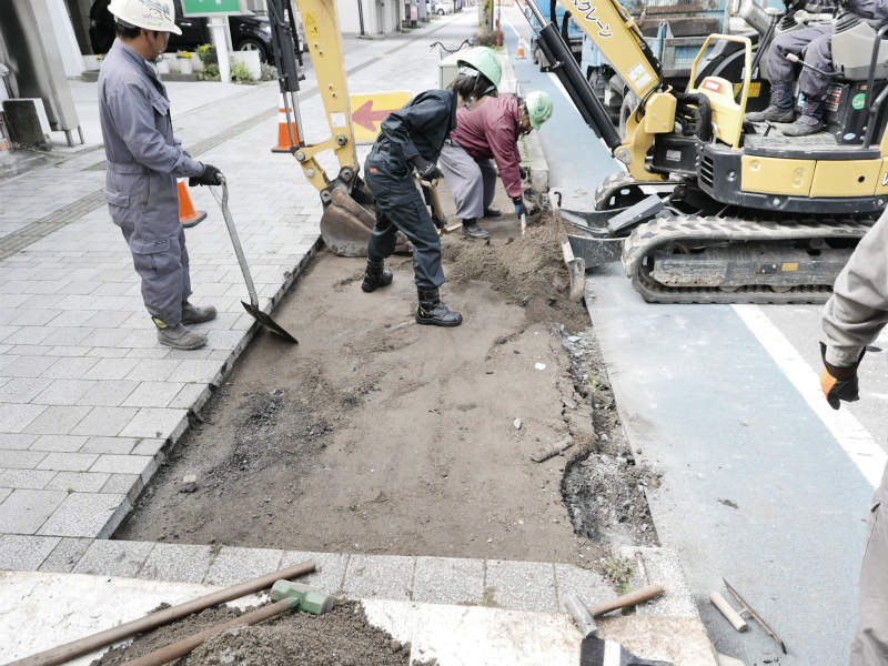 意外に知られていませんが 歩道切り下げ工事 は全額個人負担で 一番最初に行う工事 です 栃木県宇都宮市の注文住宅 リフォーム リノベーション ヨシダクラフト