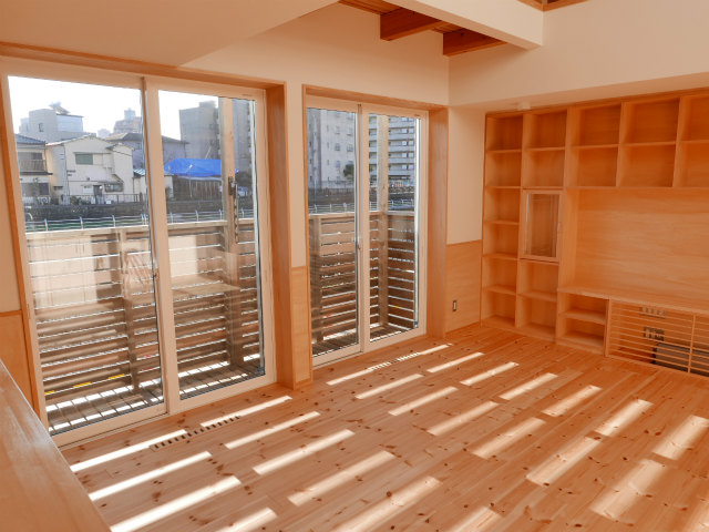 何故 街中の平屋的住宅に目隠しフェンス付ウッドデッキが必要なのか 栃木県宇都宮市の注文住宅 リフォーム リノベーション ヨシダクラフト