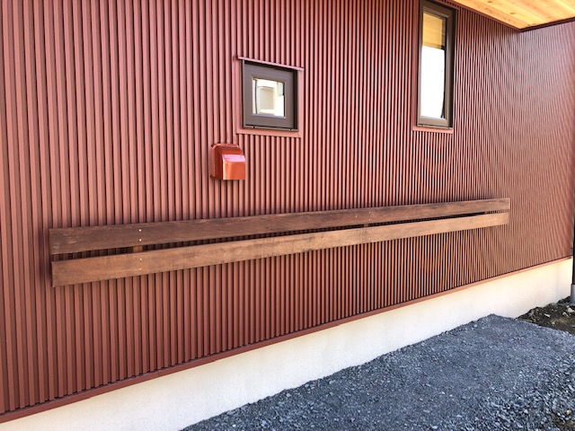 ガルバリウム鋼板外壁材に設備や部材を取り付ける場合の施工方法 栃木県宇都宮市の注文住宅 リフォーム リノベーション ヨシダクラフト